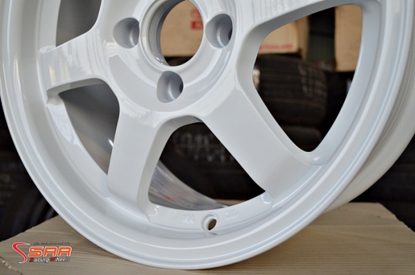 TE37 ขอบ15 4X100 สีขาว วงละ 2,500 บาท TE37 ขอบ15 4X100 สีขาว วงละ 2,500 บาท