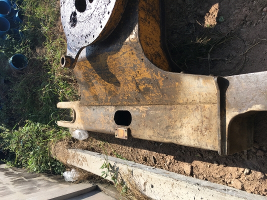 ขายด่วน เฟรมล่าง KOMATSU PC60-5 ขายด่วน เฟรมล่าง KOMATSU PC60-5