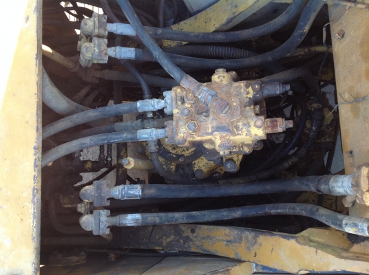 ขายรถแบคโฮ KOMATSU 200-5 คอนโทรลสั้น เครื่องเดิม ปั้มเดิม