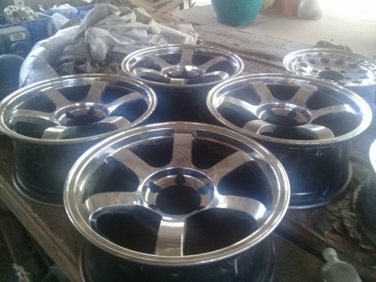 ขายล้อ te37กว้างขอบ18กว้าง 8 ทั้ง4ล้อ คับ