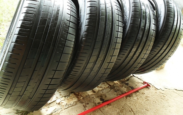 ยางซิ่ง18  มิชลิน 235-45-18 ลงพื้นปี14 ดอกหนา 8มิล