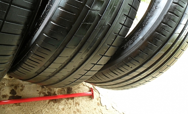 ยางซิ่ง18  มิชลิน 235-45-18 ลงพื้นปี14 ดอกหนา 8มิล