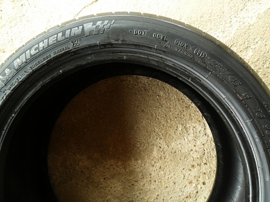 ยางซิ่ง18  มิชลิน 235-45-18 ลงพื้นปี14 ดอกหนา 8มิล