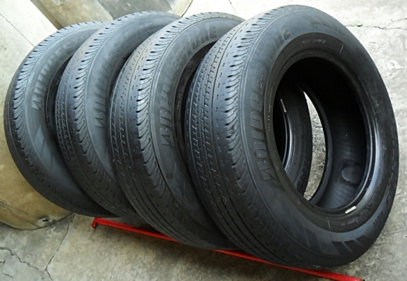 ยางกระบะ15 บริดสโตน 205-70-15 ปี14 เส้นละ475 (สภาพ60\%) ยางกระบะ15 บริดสโตน 205-70-15 ปี14 เส้นละ475 (สภาพ60\%)