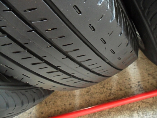 ยางกระบะ15 บริดสโตน 205-70-15 ปี14 เส้นละ475 (สภาพ60\%) ยางกระบะ15 บริดสโตน 205-70-15 ปี14 เส้นละ475 (สภาพ60\%)