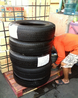 ยางกระบะ15 บริดสโตน 205-70-15 ปี14 เส้นละ475 (สภาพ60\%) ยางกระบะ15 บริดสโตน 205-70-15 ปี14 เส้นละ475 (สภาพ60\%)