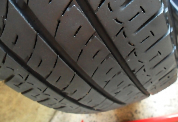 ยางกระบะ15 มิชลิน 205-70-15 ปี14 เส้นละ600