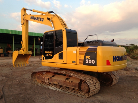 ขาย KOMATSU PC200-8MO  5000ชั่วโมง แห้งๆทั้งคัน สวยๆเลยครับ สนใจติดต่อโดยตรง 081-4283210