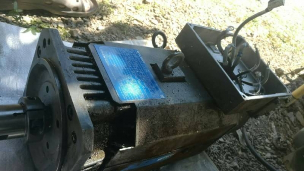 3200 บ. กทม.ส่งฟรี 083-2000058 IDline : line832923 AC SPINDEL MOTOR ยี่ห้อมิตซูบิชิขนาดกำลัง3.7KW