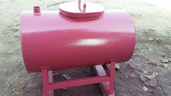 ถังน้ำมัน 300 ลิตร ถังน้ำมันใบเล็กสภาพสวยๆ เพิ่งทำสีเสร็จ สนใจโทรมาเลยครับ