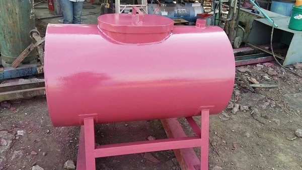 ถังน้ำมัน 300 ลิตร ถังน้ำมันใบเล็กสภาพสวยๆ เพิ่งทำสีเสร็จ สนใจโทรมาเลยครับ