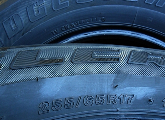 ยาง17กระบะสูง บริดสโตน 255-65-17ลงพื้นปี15 ดอกหนา1เซ็น