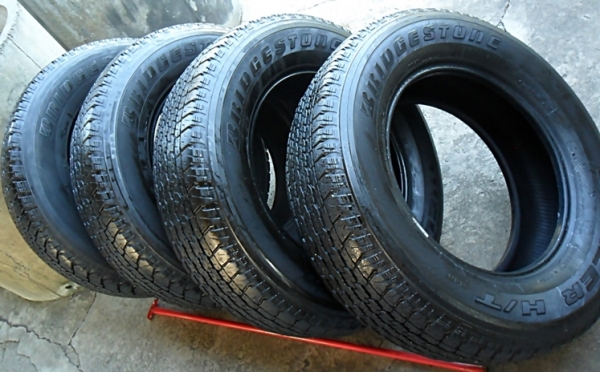 ยาง17กระบะสูง บริดสโตน 255-65-17ลงพื้นปี15 ดอกหนา1เซ็น