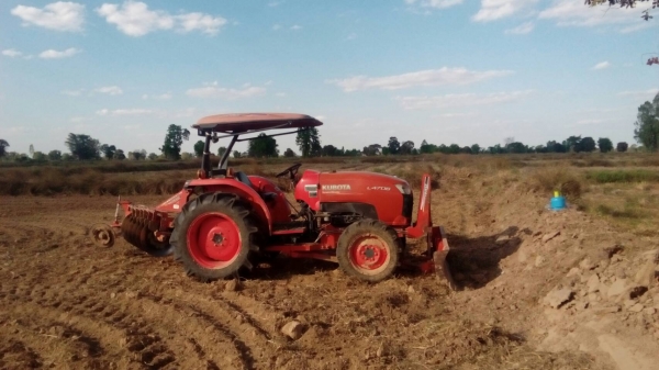 รถไถ 47 แรง ปี 56 / 500 ช.ม อุปกร 2 ชิ้น พร้อมลุยงาน ราคาเบา ฯ 367000 ทะเบียนพร้อม สอบ ถามทีเบอร์ วันทูคอล 098 668-3479 dtac 094 283-9369 สิทธิ์ คับ รถไถ 47 แรง ปี 56 / 500 ช.ม อุปกร 2 ชิ้น พร้อมลุยงาน ราคาเบา ฯ 367000 ทะเบียนพร้อม สอบ ถามทีเบอร์ วันทูคอล 098 668-3479 dtac 094 283-9369 สิทธิ์ คับ