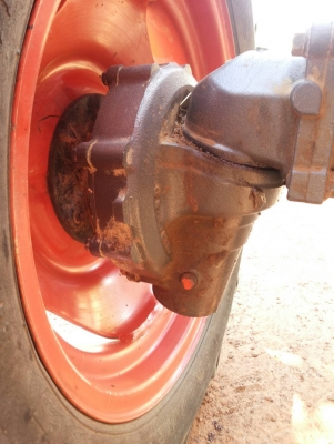 รถไถ 45 แรง DI  ปึ 53 / ช.ม  2000  นิดฯ   เครื่องแห้งดี  พร้อมลุยงาน อุปกร  4  ชิ้น  ผานหน้า + ผานหลัง + ผานยกล่องมัน + ผานขุดมัน     ราคา  เบาฯฯ  265000 บาท    ดูรถ ที จ. ศรีสะเกษ   วันทูคอล 098 6683479 dtac 094 2839369  สิทธิ์ คับ