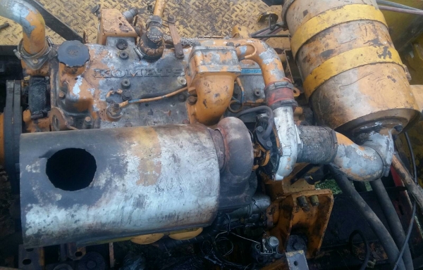 ขายเครื่องพร้อมปั้ม KOMATSU 4D105-3