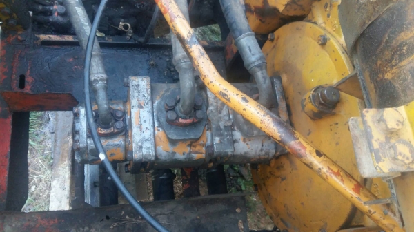 ขายเครื่องพร้อมปั้ม KOMATSU 4D105-3