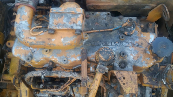 ขายเครื่องพร้อมปั้ม KOMATSU 4D105-3