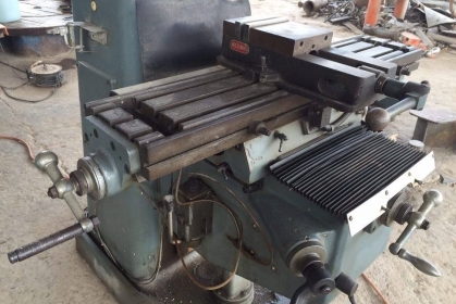 ขายเครื่องมิลลิ่ง M3 ของอังกฤษ มีฟีด ขึ้น ลง พร้อมจอลิเยียร์ซ้าย ขวา มีลูกคลอเร็ตให้ 7 ลูก และปากกา 6 นิ้ว เครื่องเงียบ สภาพสวยมาก ขายเครื่องมิลลิ่ง M3 ของอังกฤษ มีฟีด ขึ้น ลง พร้อมจอลิเยียร์ซ้าย ขวา มีลูกคลอเร็ตให้ 7 ลูก และปากกา 6 นิ้ว เครื่องเงียบ สภาพสวยมาก