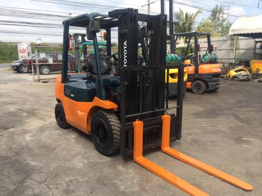 ขาย โฟล์คลิฟท์เก่านอก TOYOTA 7FD25 ยก 2.5 ตัน 4.2 เมตร เสาเข้าตู้ งาสไลด์ เกียร์ออโต้ ดีเซลพร้อมใช้สุดๆท้าให้ลอง 094-426-7888 จะเด็ด
