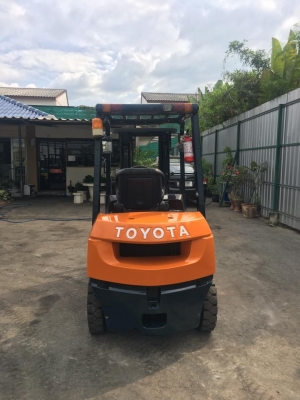 ขาย โฟล์คลิฟท์เก่านอก TOYOTA 7FD25 ยก 2.5 ตัน 4.2 เมตร เสาเข้าตู้ งาสไลด์ เกียร์ออโต้ ดีเซลพร้อมใช้สุดๆท้าให้ลอง 094-426-7888 จะเด็ด