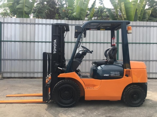 ขาย โฟล์คลิฟท์เก่านอก TOYOTA 7FD25 ยก 2.5 ตัน 4.2 เมตร เสาเข้าตู้ งาสไลด์ เกียร์ออโต้ ดีเซลพร้อมใช้สุดๆท้าให้ลอง 094-426-7888 จะเด็ด