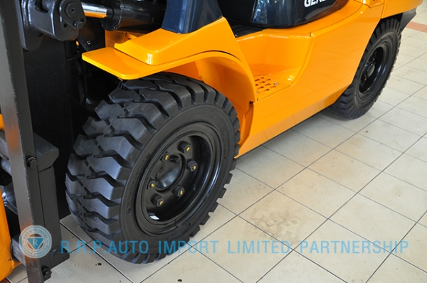 ขายรถโฟล์คลิฟท์มือสอง TOYOTA รุ่น 7FD40-16177 นำเข้าจากประเทศญี่ปุ่น 100\% ไม่เคยใช้งานในไทย