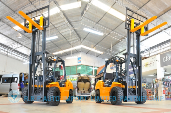 ขายรถโฟล์คลิฟท์มือสอง TOYOTA รุ่น 7FD40-16177 นำเข้าจากประเทศญี่ปุ่น 100\% ไม่เคยใช้งานในไทย