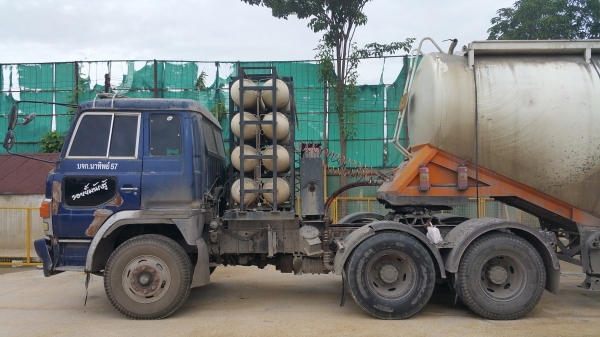 สิบล้อหัวลาก Hino Sumo พร้อมหางปูนผงกล้วยหอม