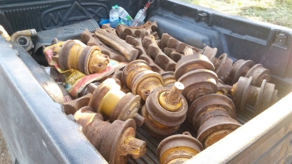 ขาย ซุ้มคลาส รถแทรกเตอร์ CAT-D-4 D-5 และอะไหล่ ฟิกเม็น D-4 D-5 H ของเก่าญี่ปุ่น ขายไม่แพงครับ ขาย ซุ้มคลาส รถแทรกเตอร์ CAT-D-4 D-5 และอะไหล่ ฟิกเม็น D-4 D-5 H ของเก่าญี่ปุ่น ขายไม่แพงครับ