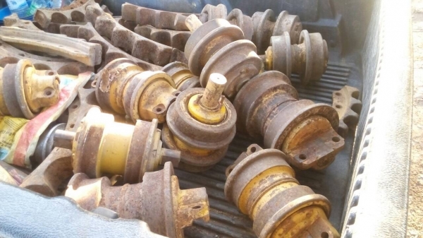 ขาย ซุ้มคลาส รถแทรกเตอร์ CAT-D-4 D-5 และอะไหล่ ฟิกเม็น D-4 D-5 H ของเก่าญี่ปุ่น ขายไม่แพงครับ ขาย ซุ้มคลาส รถแทรกเตอร์ CAT-D-4 D-5 และอะไหล่ ฟิกเม็น D-4 D-5 H ของเก่าญี่ปุ่น ขายไม่แพงครับ