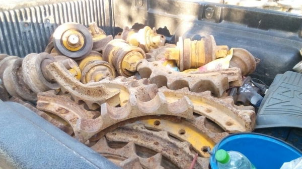 ขาย ซุ้มคลาส รถแทรกเตอร์ CAT-D-4 D-5 และอะไหล่ ฟิกเม็น D-4 D-5 H ของเก่าญี่ปุ่น ขายไม่แพงครับ ขาย ซุ้มคลาส รถแทรกเตอร์ CAT-D-4 D-5 และอะไหล่ ฟิกเม็น D-4 D-5 H ของเก่าญี่ปุ่น ขายไม่แพงครับ