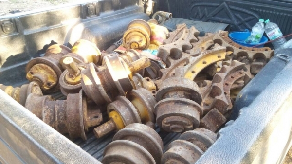 ขาย ซุ้มคลาส รถแทรกเตอร์ CAT-D-4 D-5 และอะไหล่ ฟิกเม็น D-4 D-5 H ของเก่าญี่ปุ่น ขายไม่แพงครับ ขาย ซุ้มคลาส รถแทรกเตอร์ CAT-D-4 D-5 และอะไหล่ ฟิกเม็น D-4 D-5 H ของเก่าญี่ปุ่น ขายไม่แพงครับ