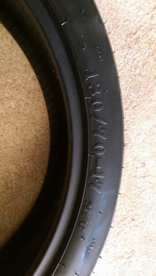 ยางมอเตอร์ไซค์ ขอบ 17 เรเดียล สภาพนางฟ้า แทบไม่ได้ใช้งาน