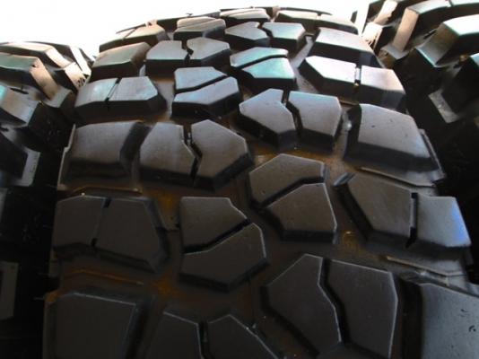 ยาง BF KM2 285-75-16 ปี5013 (1ชุด)