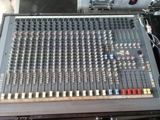 ขายครับ มิก soundcraft รุ๋น SPIRLT LIVE4 / 16 ชอ่งสภาพพร้ออไช้ครับ