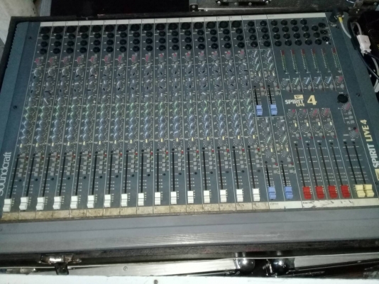 ขายครับ มิก soundcraft รุ๋น SPIRLT LIVE4 / 16 ชอ่งสภาพพร้ออไช้ครับ ขายครับ มิก soundcraft รุ๋น SPIRLT LIVE4 / 16 ชอ่งสภาพพร้ออไช้ครับ