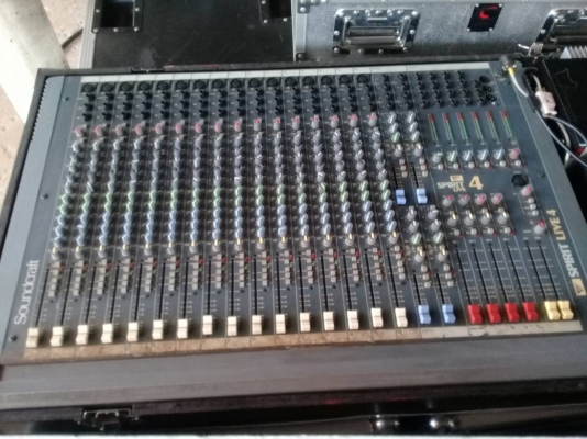ขายครับ มิก soundcraft รุ๋น SPIRLT LIVE4 / 16 ชอ่งสภาพพร้ออไช้ครับ