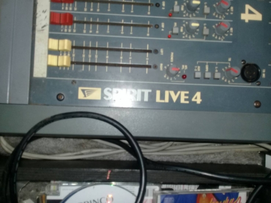 ขายครับ มิก soundcraft รุ๋น SPIRLT LIVE4 / 16 ชอ่งสภาพพร้ออไช้ครับ