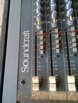 ขายครับ มิก soundcraft รุ๋น SPIRLT LIVE4 / 16 ชอ่งสภาพพร้ออไช้ครับ