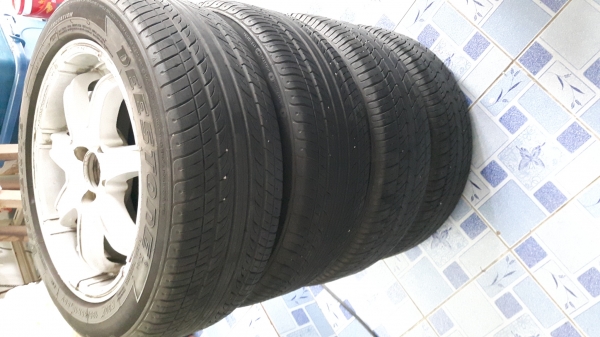 ล้อแม็กขอบ 15" พร้อม ยาง 4 วง ล้อแม็กขอบ 15" พร้อม ยาง 4 วง