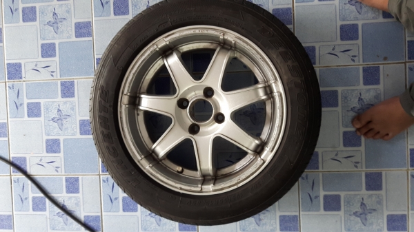 ล้อแม็กขอบ 15" พร้อม ยาง 4 วง ล้อแม็กขอบ 15" พร้อม ยาง 4 วง