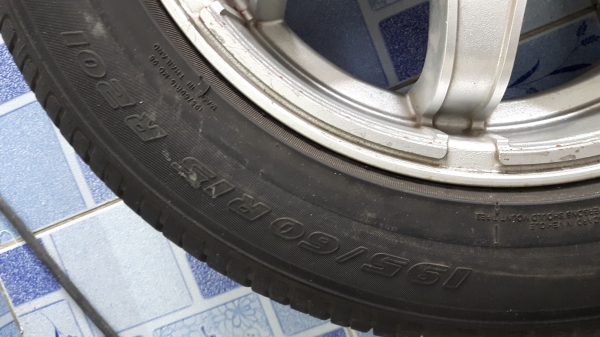 ล้อแม็กขอบ 15" พร้อม ยาง 4 วง ล้อแม็กขอบ 15" พร้อม ยาง 4 วง