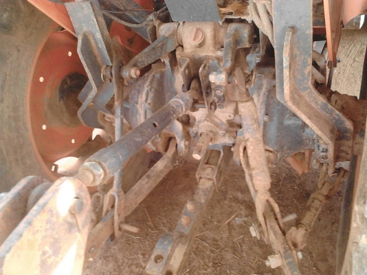 รถไถ 45  แรง ปึ 52   เครื่องแห้งดี  พร้อมลุยงาน อุปกร  2 ชิ้น  ราคา  เบาฯฯ  225000 บาท    ดูรถ   วันทูคอล 098 668-3479 dtac 094 283-9369 สิทธิ์ คับ