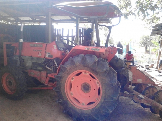 รถไถ 45  แรง ปึ 52   เครื่องแห้งดี  พร้อมลุยงาน อุปกร  2 ชิ้น  ราคา  เบาฯฯ  225000 บาท    ดูรถ   วันทูคอล 098 668-3479 dtac 094 283-9369 สิทธิ์ คับ