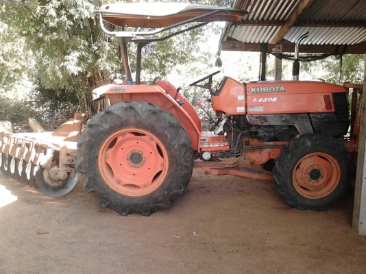 รถไถ 45  แรง ปึ 52   เครื่องแห้งดี  พร้อมลุยงาน อุปกร  2 ชิ้น  ราคา  เบาฯฯ  225000 บาท    ดูรถ   วันทูคอล 098 668-3479 dtac 094 283-9369 สิทธิ์ คับ