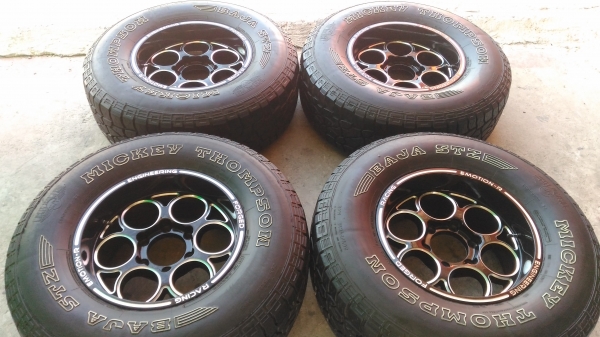 ขายล้อ weld พร้อมยาง mickey 265/75/16 ปี 14 สวยๆครับ