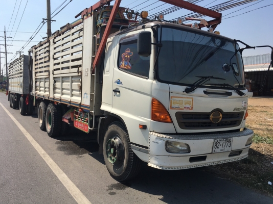 10 ล้อ 2 เพลา HINO MEGA 260 แรง ปี 47 ไมล์ 200,000 กม .กระบะเหล็กไม่ดั้ม มีระบบลากพ่วง ราคา 1.28 ล้าน ต่อรอง