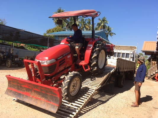 ปัญญาแทรคเตอร์..จัดมาให้ครับ ด่วน!!!ยันม่าEF494T พร้อมใบมีดคานล่างพร้อมโรตาลี่1.8ม.ทำงาน988 ชม.สีเดิมๆทั้งคัน สภาพพร้อมใช้