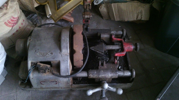 ขายถูกๆครับ เครื่องต็าปเกลียวแป๊บน้ำไฟฟ้าญี่ปุ่น REX 80A